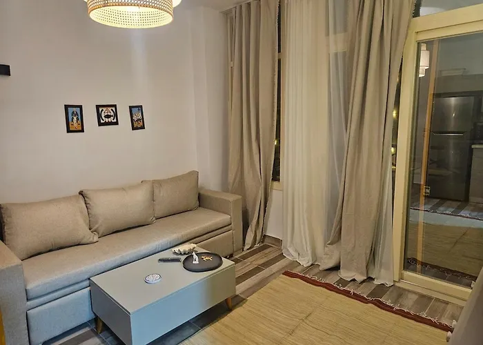 Apartman Modern With Pool View In *